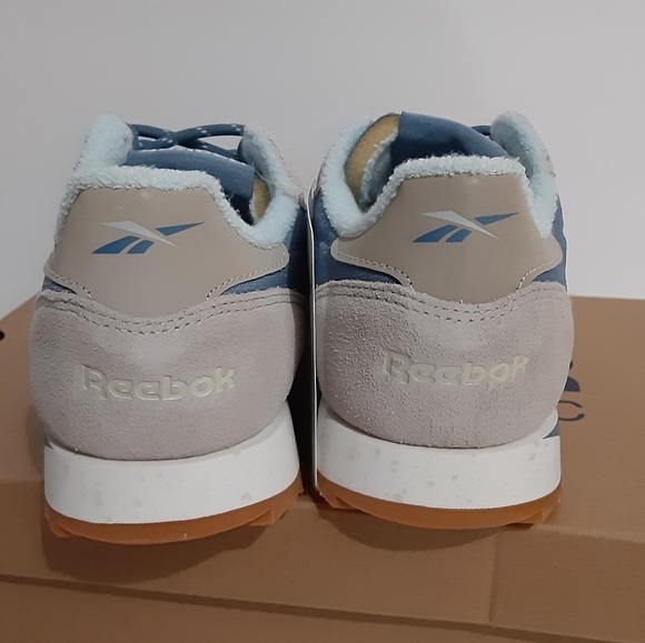 Super Cute! Reebok Classic Womens Shoes - Picture 5 of 8